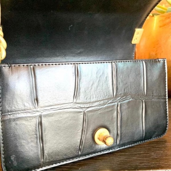 Chanel Crocodile Embossed BOY Handbag SS2019 - Picture 4 of 8